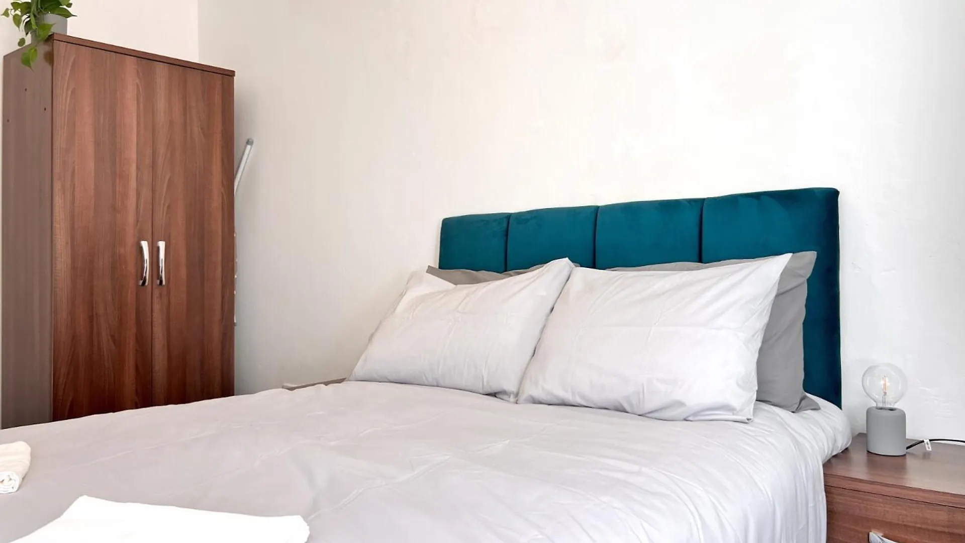 2 Bedroom Family Apartment With Free On-Site Parking  Blackpool