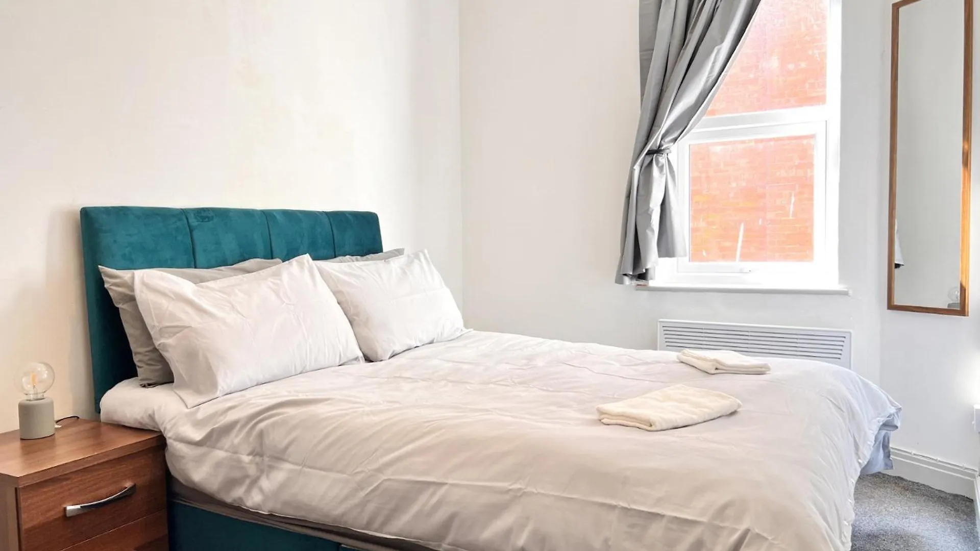 2 Bedroom Family Apartment With Free On-Site Parking United Kingdom